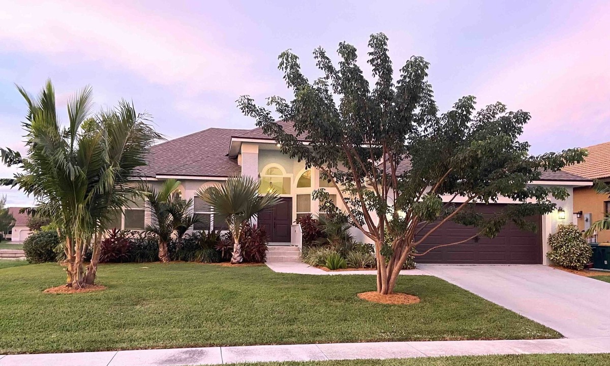 Marco Island House | Updated waterfront home with pool