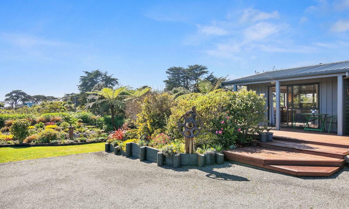 Cape Foulwind House | Upepo - The Garden Room - Cape Foulwind Studio