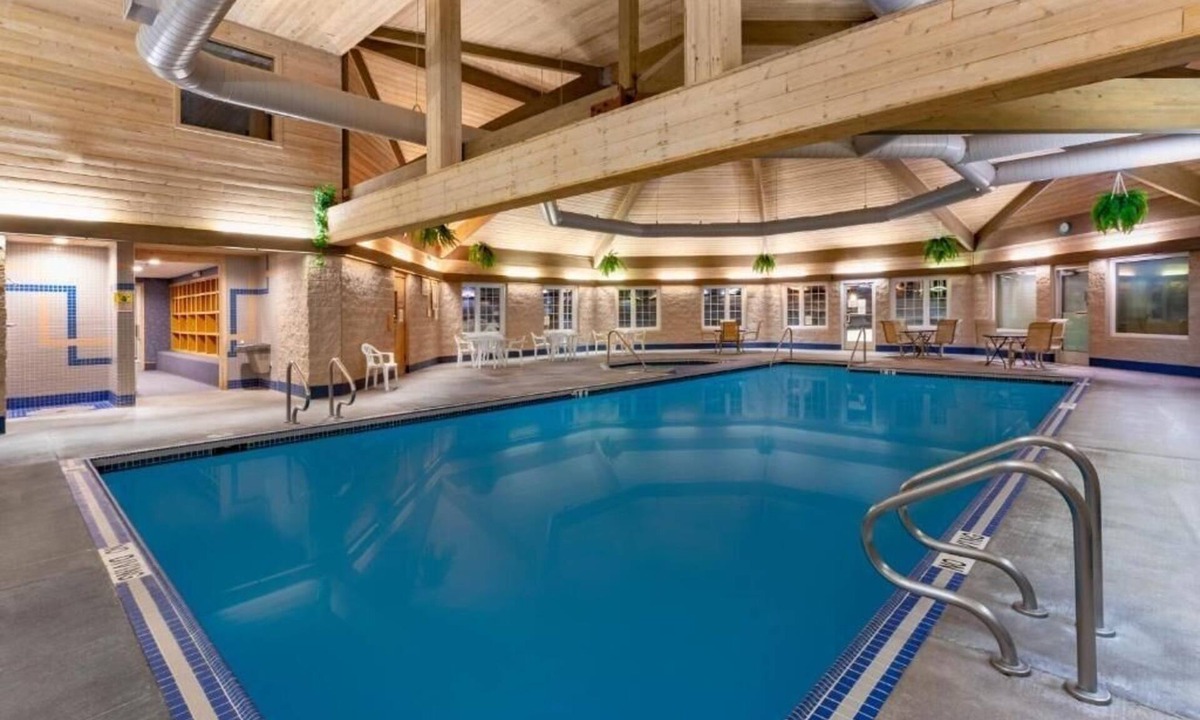 Iron Mountain Hotel | Upper Cedar Haus Retreat with Fireplace, Balcony & Mountain Views