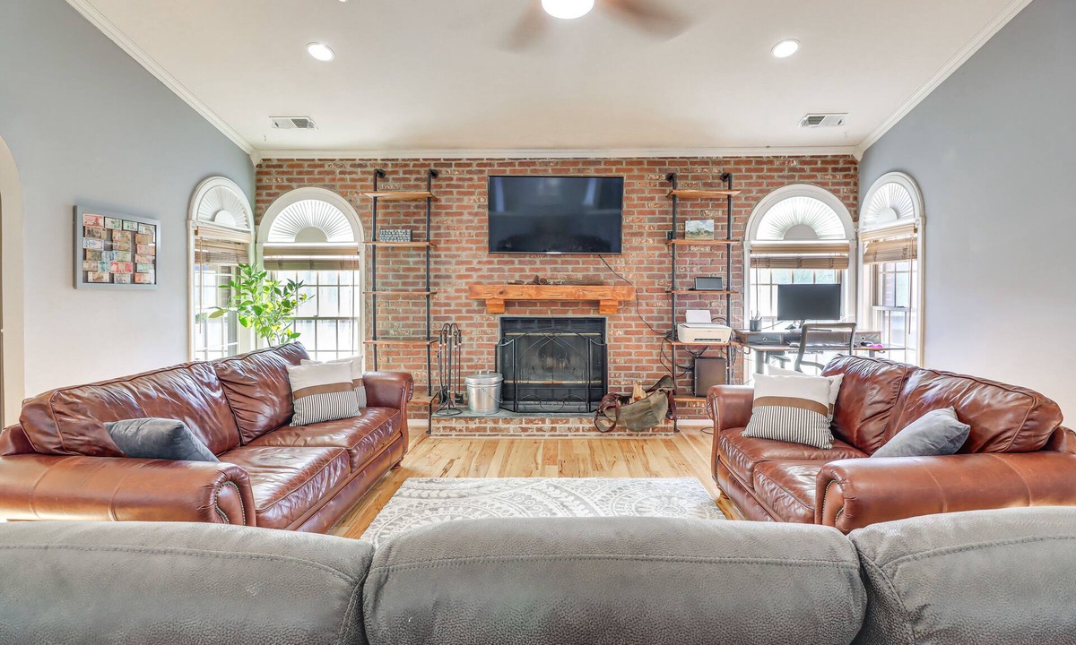 Upper Marlboro House | Upper Marlboro Home on 1 Acre: Office & Home Gym!