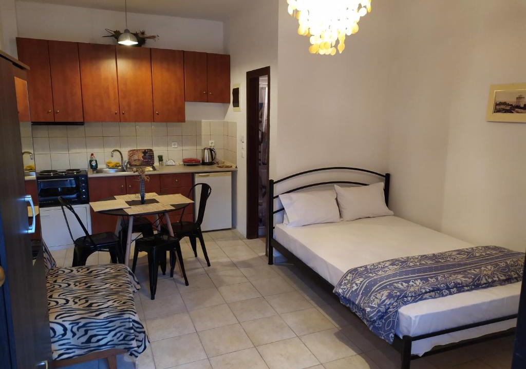 Agios Pavlos Apartment | Upper Town Studio