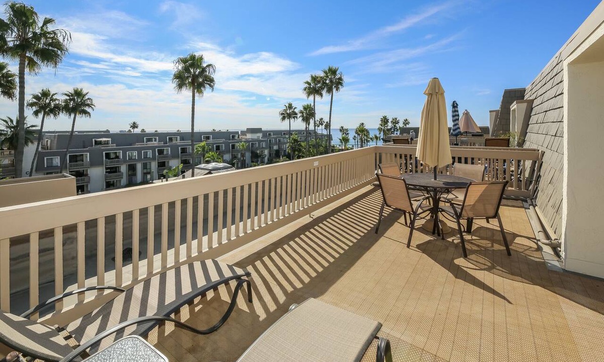 Townsite Condo | Upscale 2 Story Penthouse- Beautiful Tropical garden and ocean views - G322 North Coast Village