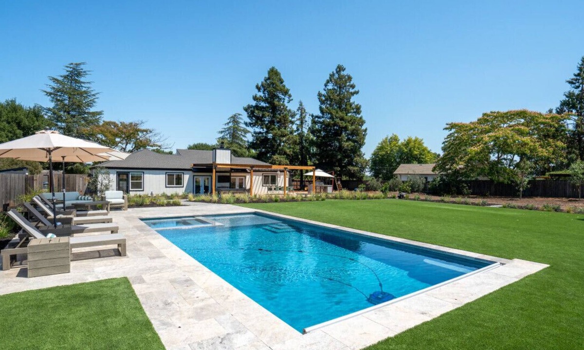 Sonoma House | Upscale 4 BD, Pool, Spa, Minutes to Plaza