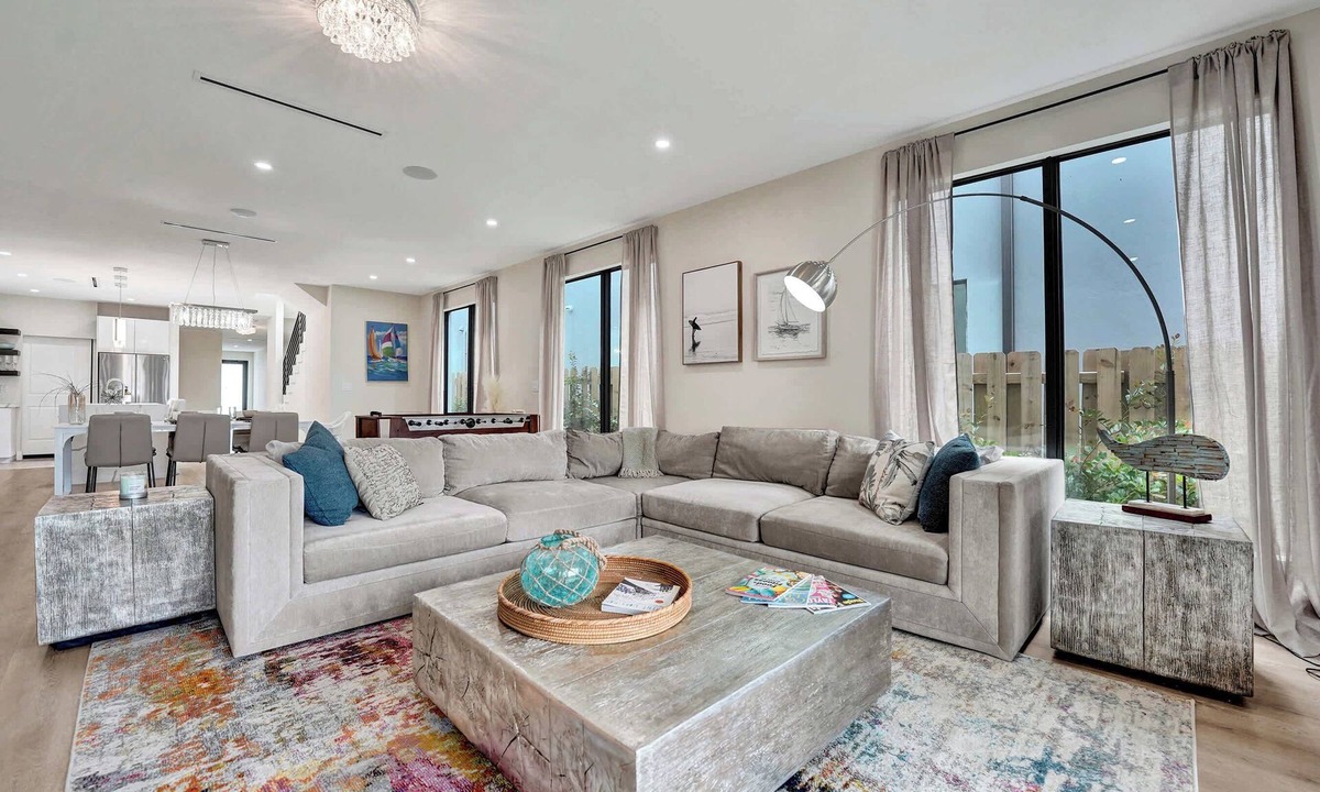 Lake Ridge House | Upscale 4 BDRM Retreat - Mins to Las Olas & Beach