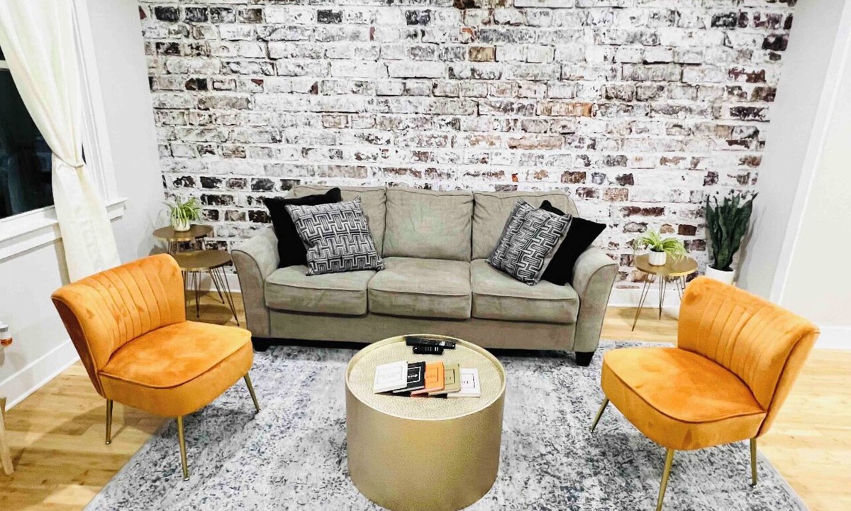 Northeast House | Upscale 4BDR Home @ Popular H Street Corridor+ Parking Free Cancellation