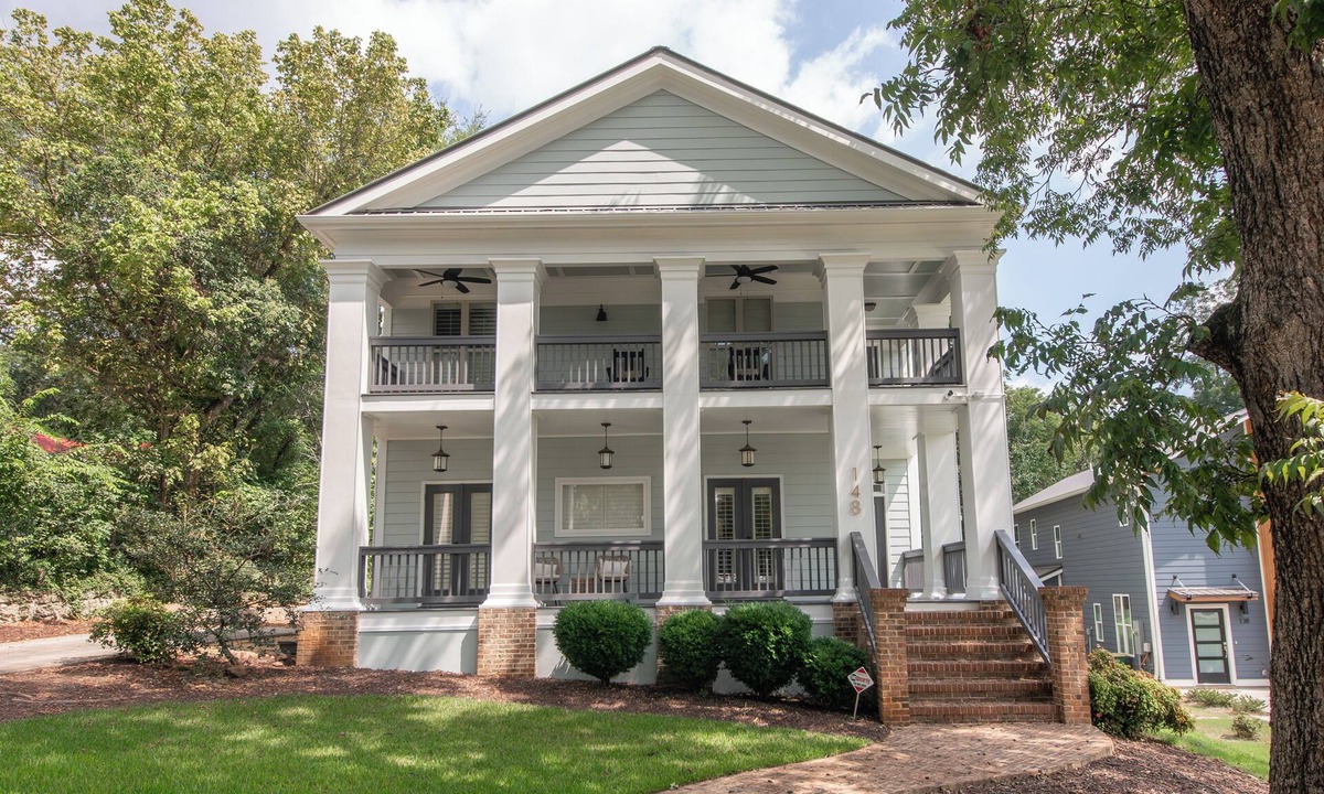 Athens House | Upscale 4BR Walk to Stadium and Downtown
