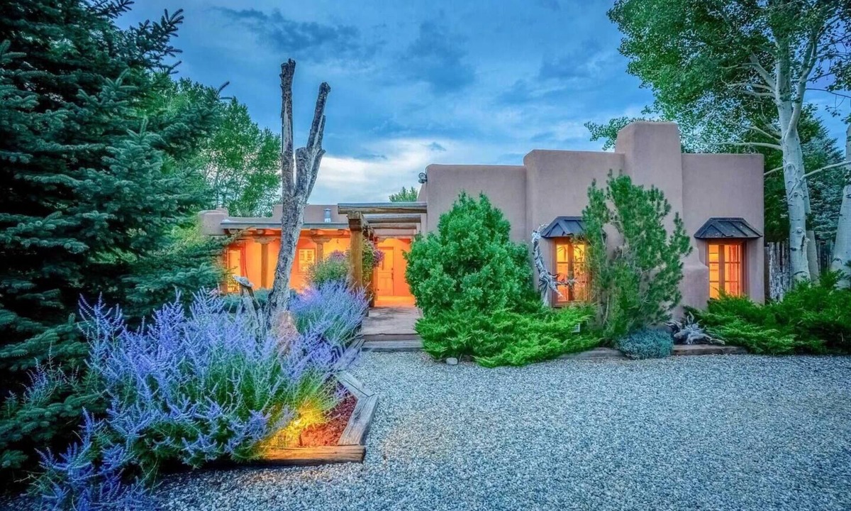 El Prado House | Upscale Adobe home on 2 acres, 20 min to Taos Ski Valley, Mtn Views, Birding