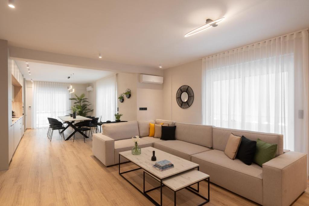 Chalandri Apartment | Upscale Apartment in Chalandri with Large Terrace