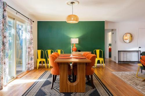 Oxford House | Upscale comfort & class with seasonal pool & yard