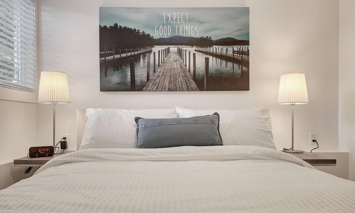 Grandview-Woodland House | Upscale Comfort on The Drive with AC (Family-Friendly & Business Travel Ready)