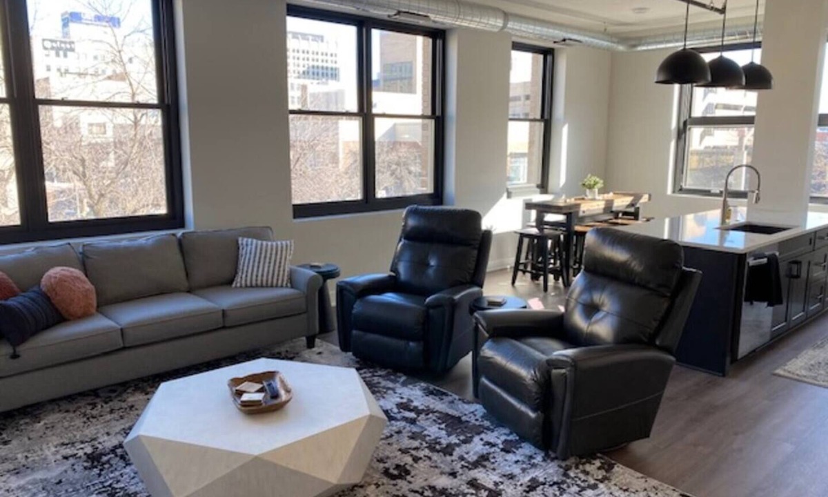 Downtown Lincoln Condo | Upscale Condo in Downtown Lincoln - Walking distance to Memorial Stadium and PBA