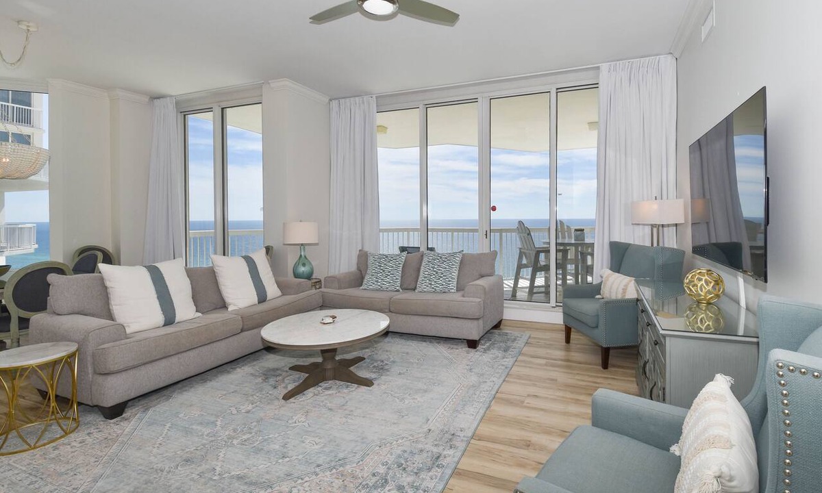 Destin Condo | Upscale crisp, coastal beachfront condo w/private balcony!