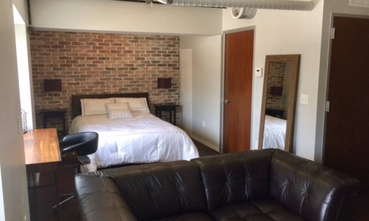 Financial District Condo | Upscale Downtown Condo- Perfect Corp rental, Walk to 6th St, the Capitol & UT