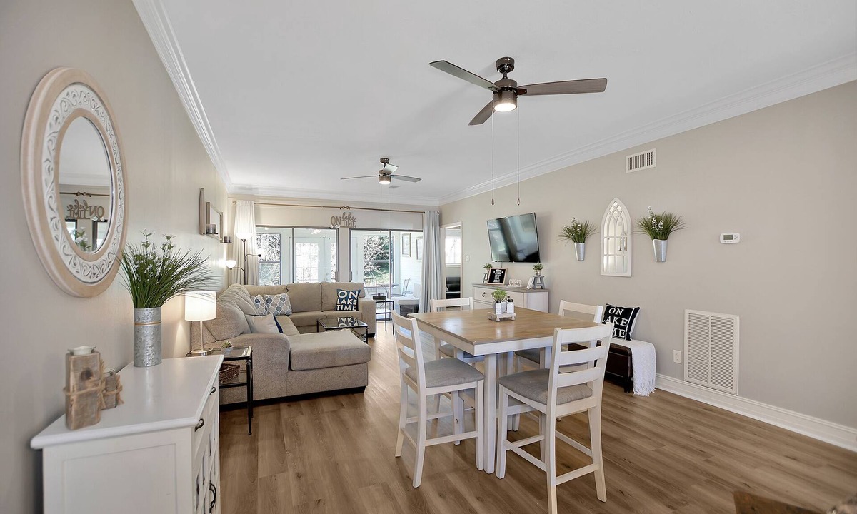 April Sound Condo | Upscale Escape on Lake Conroe in April Sound! “On Lake Time” 3-2 on First Floor!