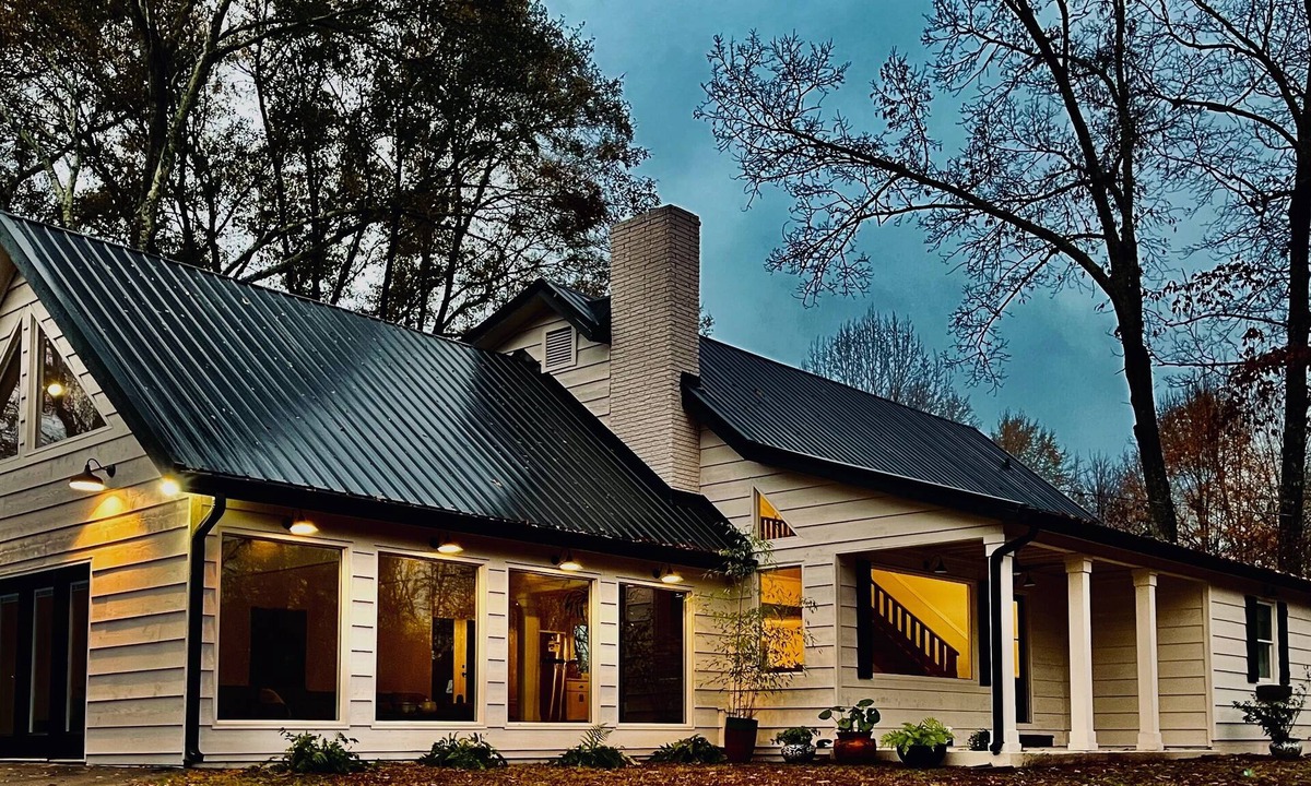 Woodstock House | Upscale Farmhouse Near Lakes in Roswell
