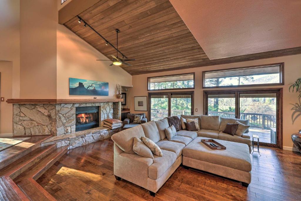 Flagstaff House | Upscale Flagstaff Country Club Home w/Mtn Views!