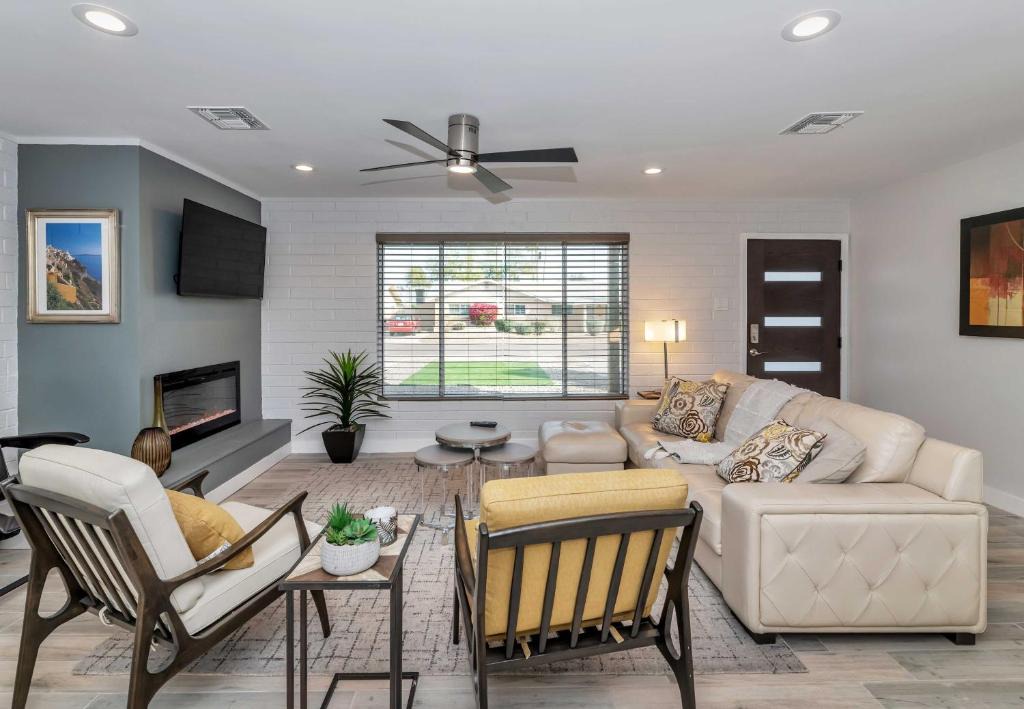 Peaceful Valley House | Upscale Getaway, Walk to Old Town Scottsdale!