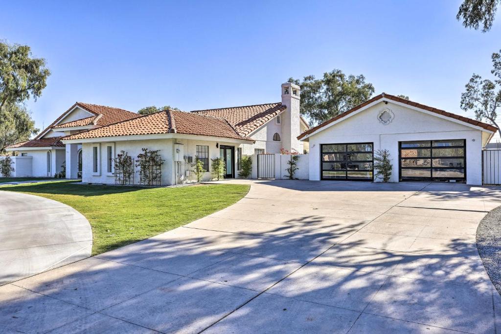 Glendale Apartment | Upscale Glendale Casita with Pool and Hot Tub!