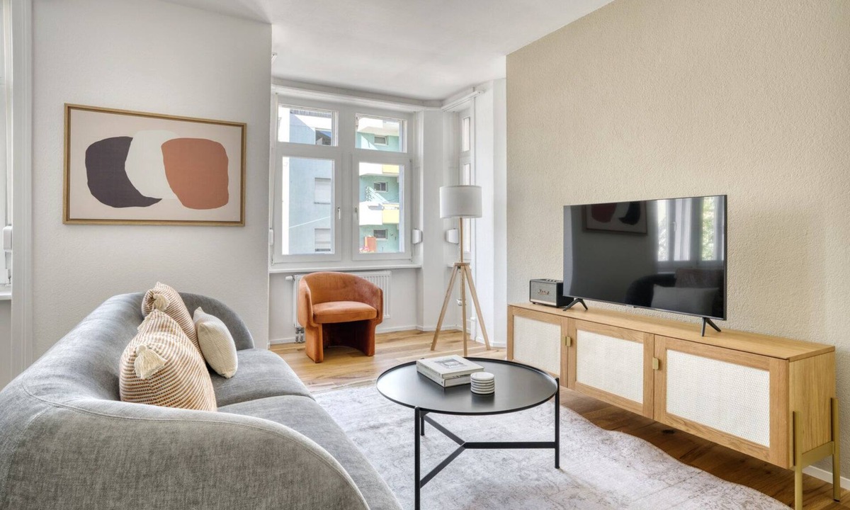 Gundeldingen Apartment | Upscale Gundelingen 4 Room w/W/D & Storage, nr Train Station, by Blueground