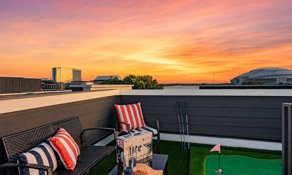 Arlington House | Upscale Home w/Free Parking + Short Walk to AT&T