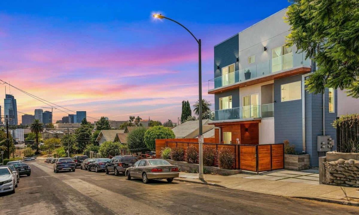 Historic Filipinotown House | Upscale LA Getaway Sleeps 8 with Free Parking
