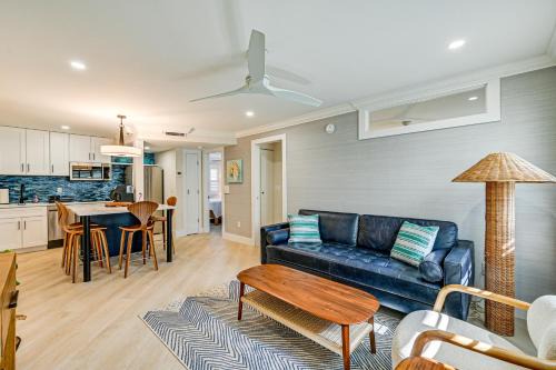 Old Naples House | Upscale Naples Condo w/Pool Access: Walk to Pier!
