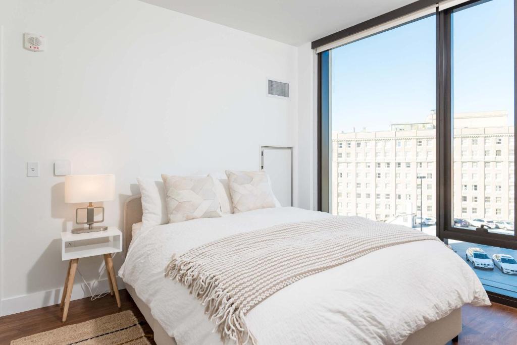 Downtown Boston Apartment | Upscale Penthouse with Gym Parking near MGH TUFTS