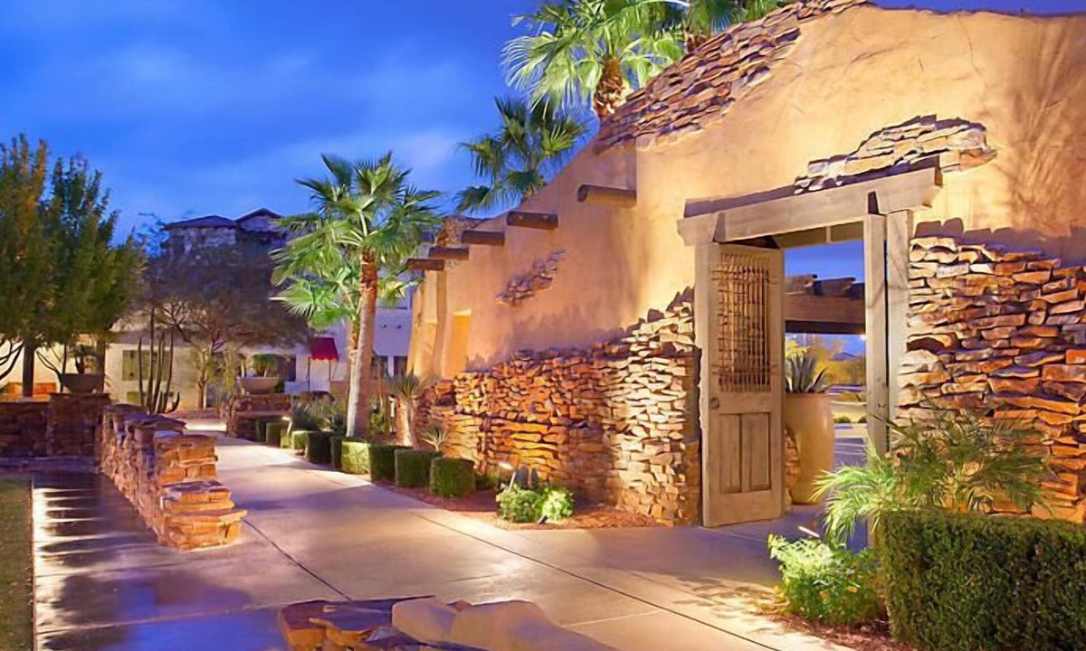 Cibola Vista Resort | UpScale Resort with Outdoor Heated Pool with a waterslide and a poolside bar, tennis court and gym