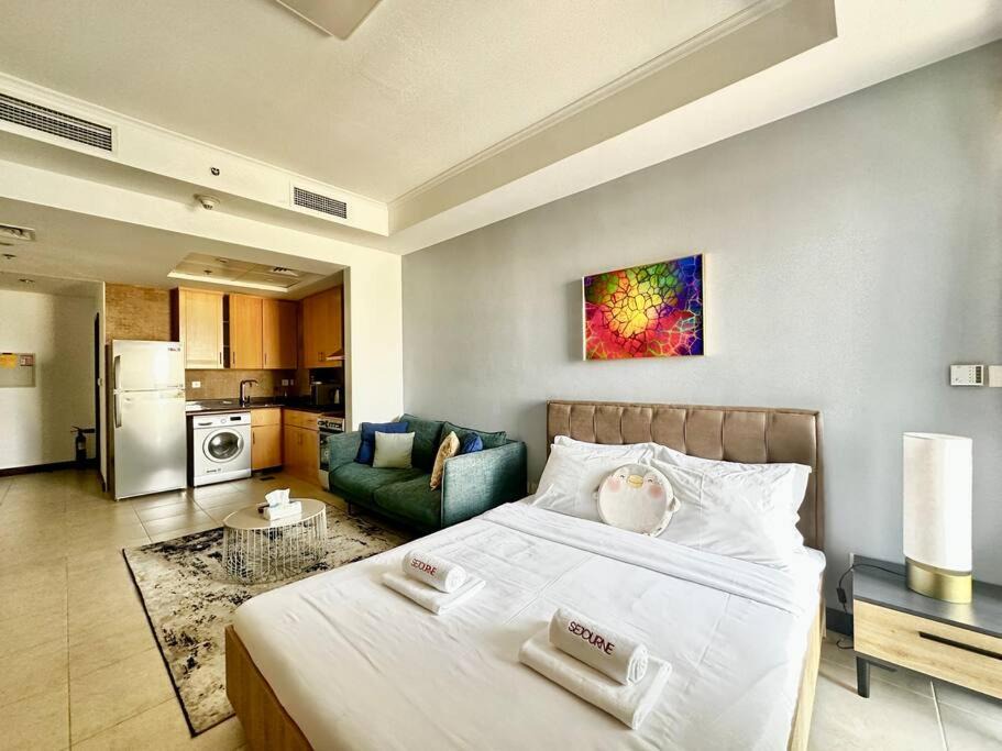 Jumeirah Lake Towers Apartment | Upscale Studio with Full lake View in Goldcrest Views
