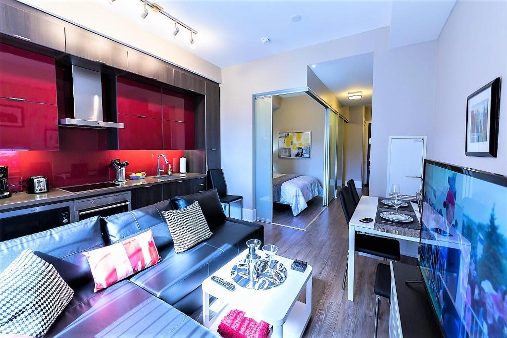 Toronto Entertainment District Apartment | Upscale Suite at CN Tower, Metro Convention & Rogers Centre