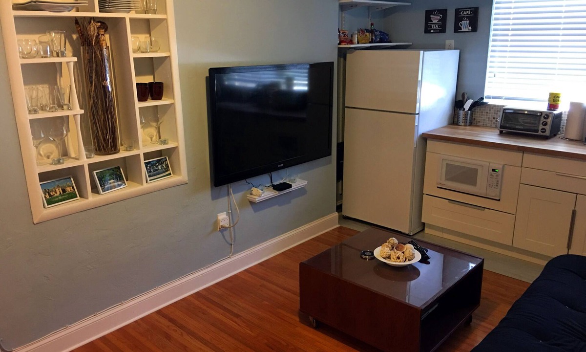 Southwest Coconut Grove House | Upscale unit with free parking centrally located