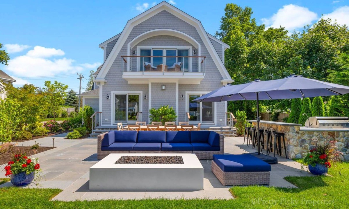 East Orleans House | Upscale Vacation Estate with Heated Pool Near Nauset Beach: 010-OB