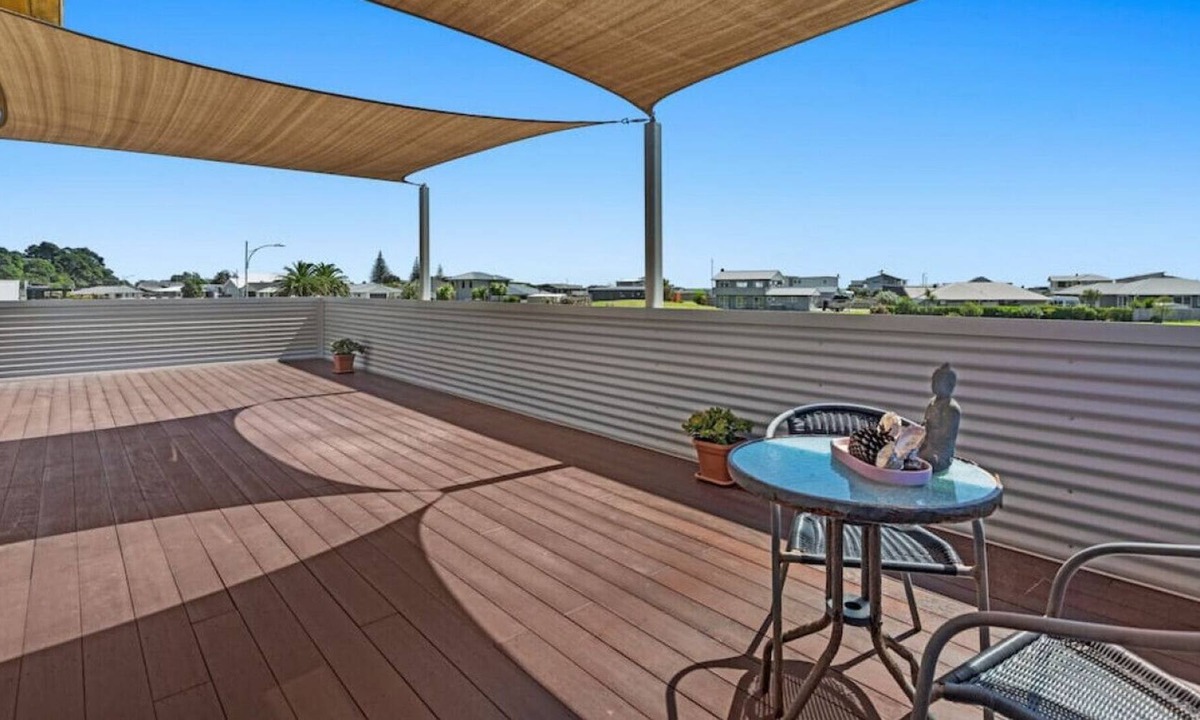 Waiotahi Apartment | Upstairs at Waiotahe Drifts!
