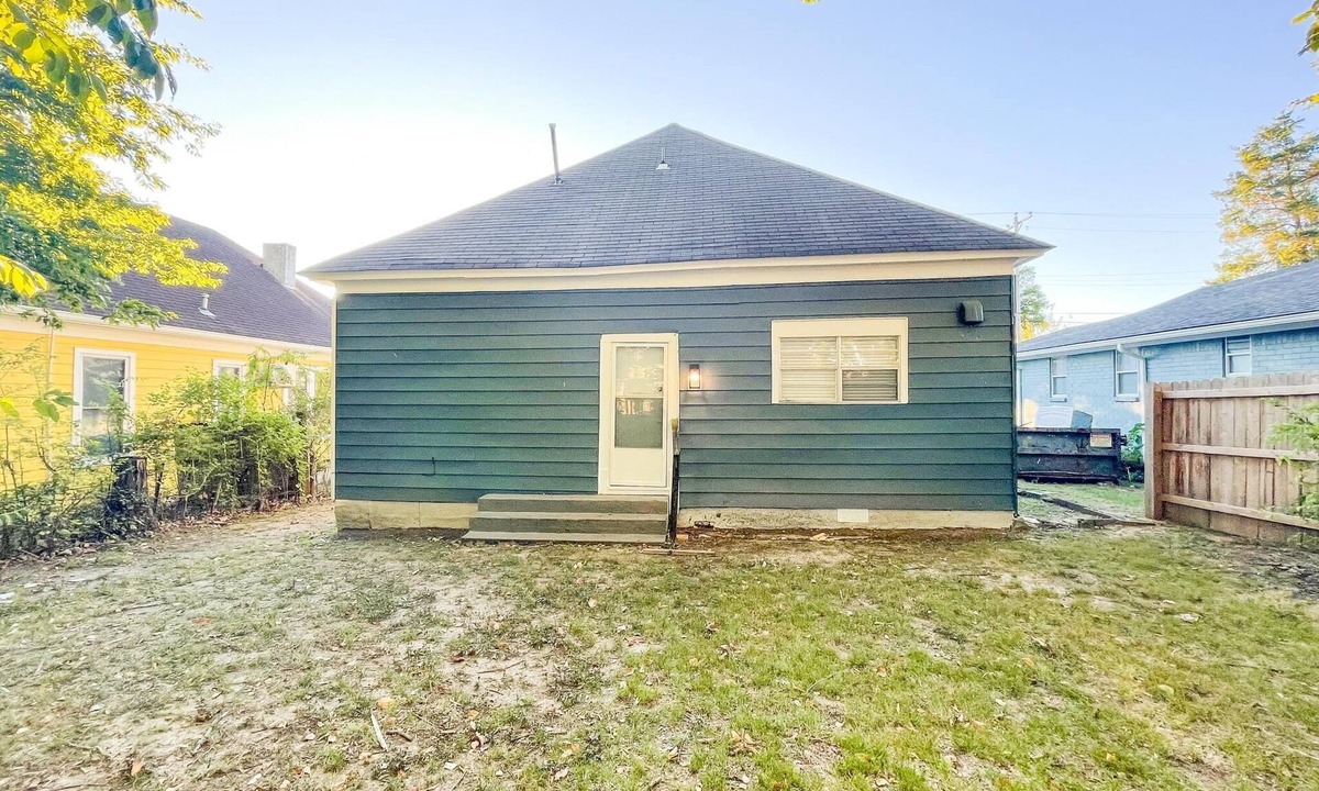 Uptown House | Uptown Chic- 2bd/1.5ba by St Jude/Medical District/Downtown