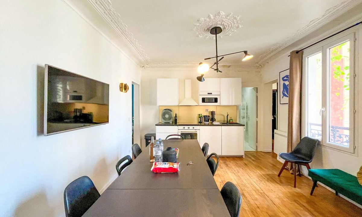 Porte-Saint-Martin Apartment | Urban Flat 99 - Spacious 6 BDR Apartment in Paris