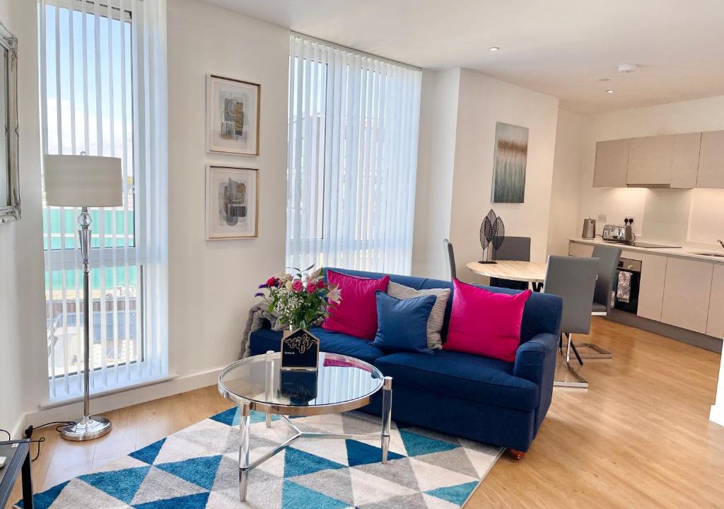 Bracknell Apartment | Urban Gateway Spacious Apartment with free parking