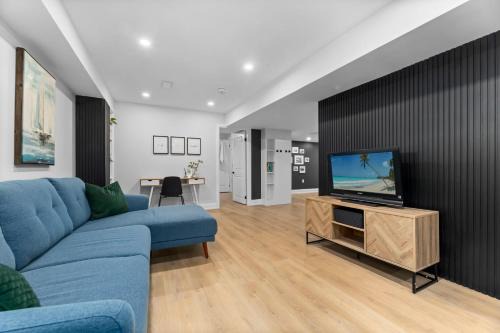 Newcastle Apartment | Urban Haven: 2BR/2BA+Office, Kitchen, Dining