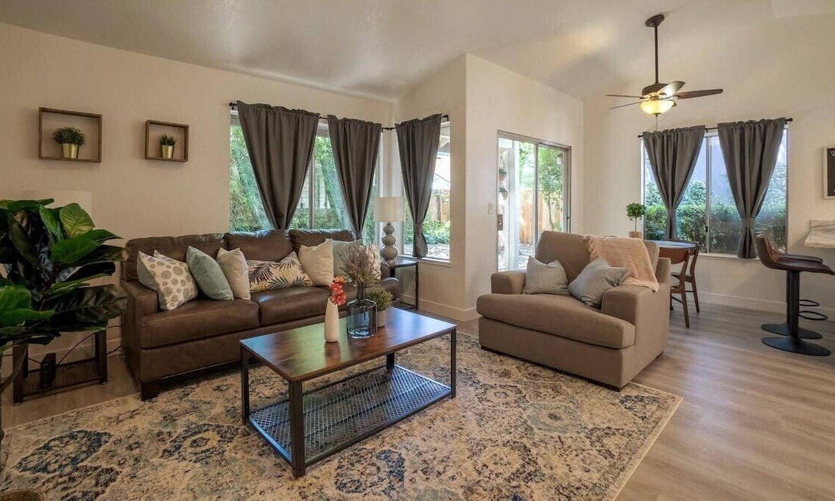 South Natomas House | Urban Oasis + Minutes to Downtown