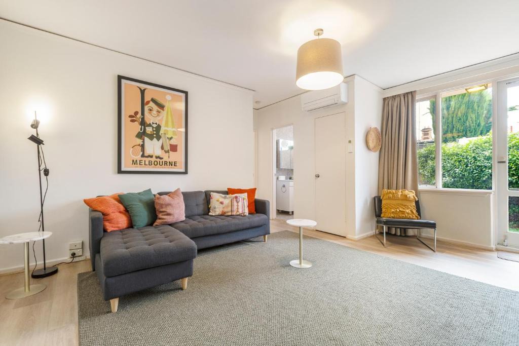 Prahran Apartment | Urban Retro - Experience Vibrant Courtyard Charm