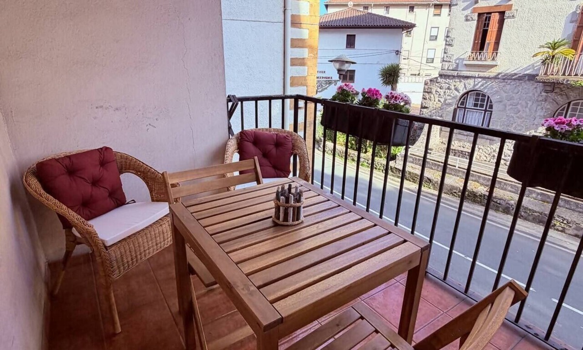 Sukarrieta Apartment | Urdai Home - Spacious apartment next to the beach