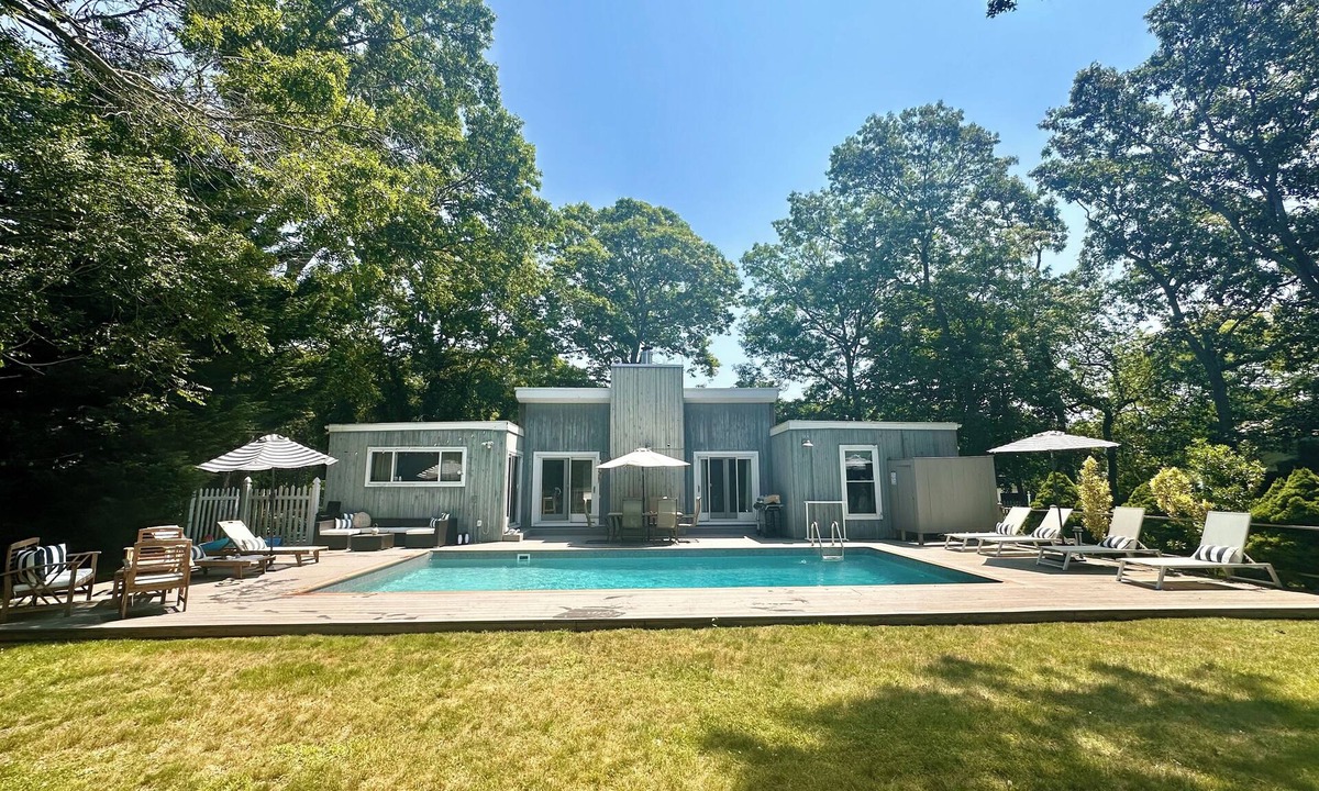 Hampton Bays House | US OPEN READY! 7 MILES & 15 MINUTES DRIVE TO SHINNECOCK HILLS GOLF CLUB! & POOL!