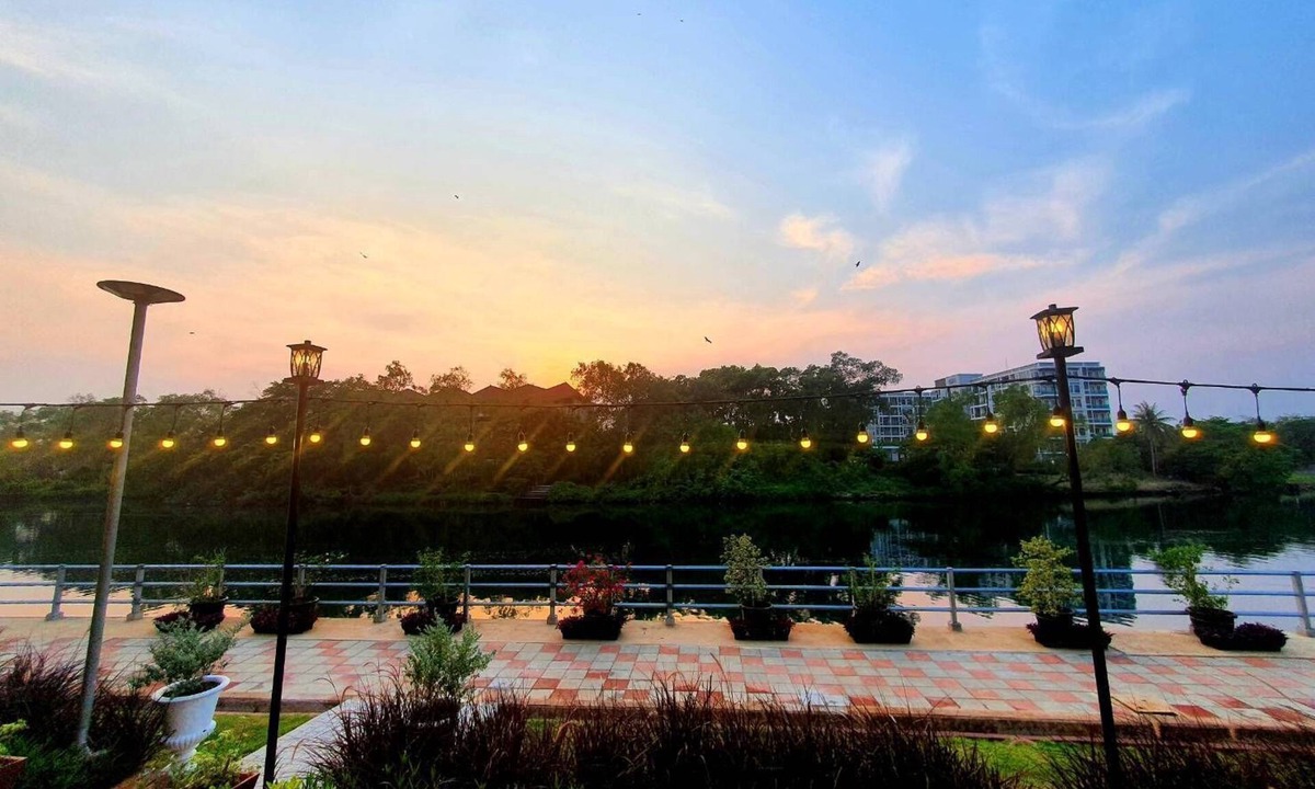 Chanthanimit Hotel | USABAI Riverside Boutique Hotel