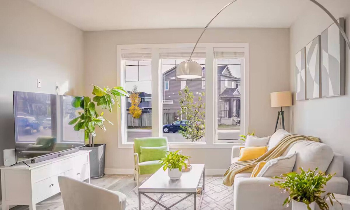Evanston House | Use this space to grab a guest's attention by highlighting key amenities