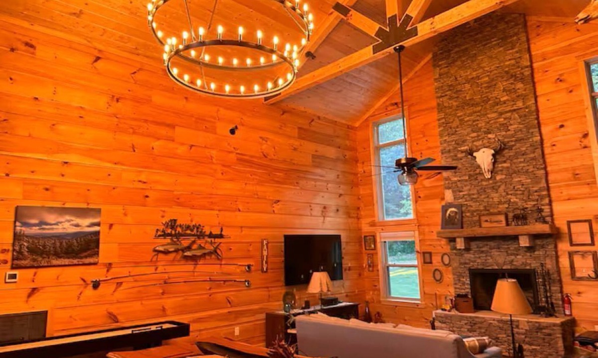 Cosby Ski Chalet | UTVJeepTrailGatlinbrgEVchargKidPlayelectricJeep24v