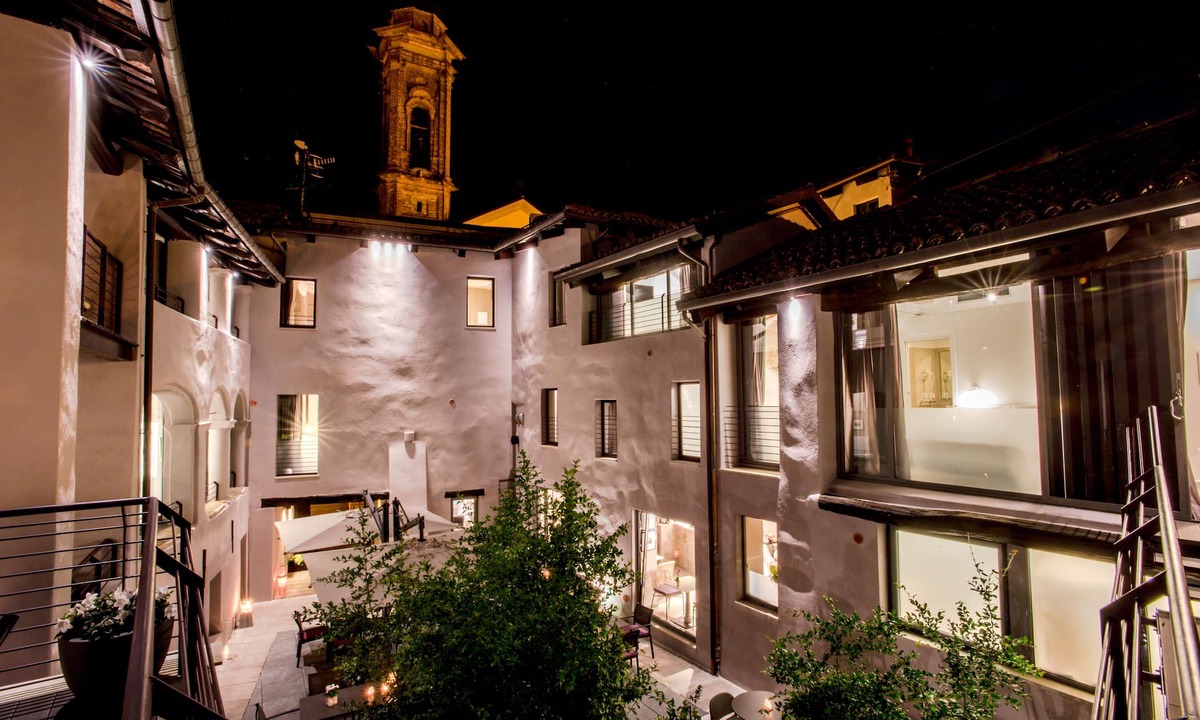 La Morra House | Uve Rooms & Wine Bar