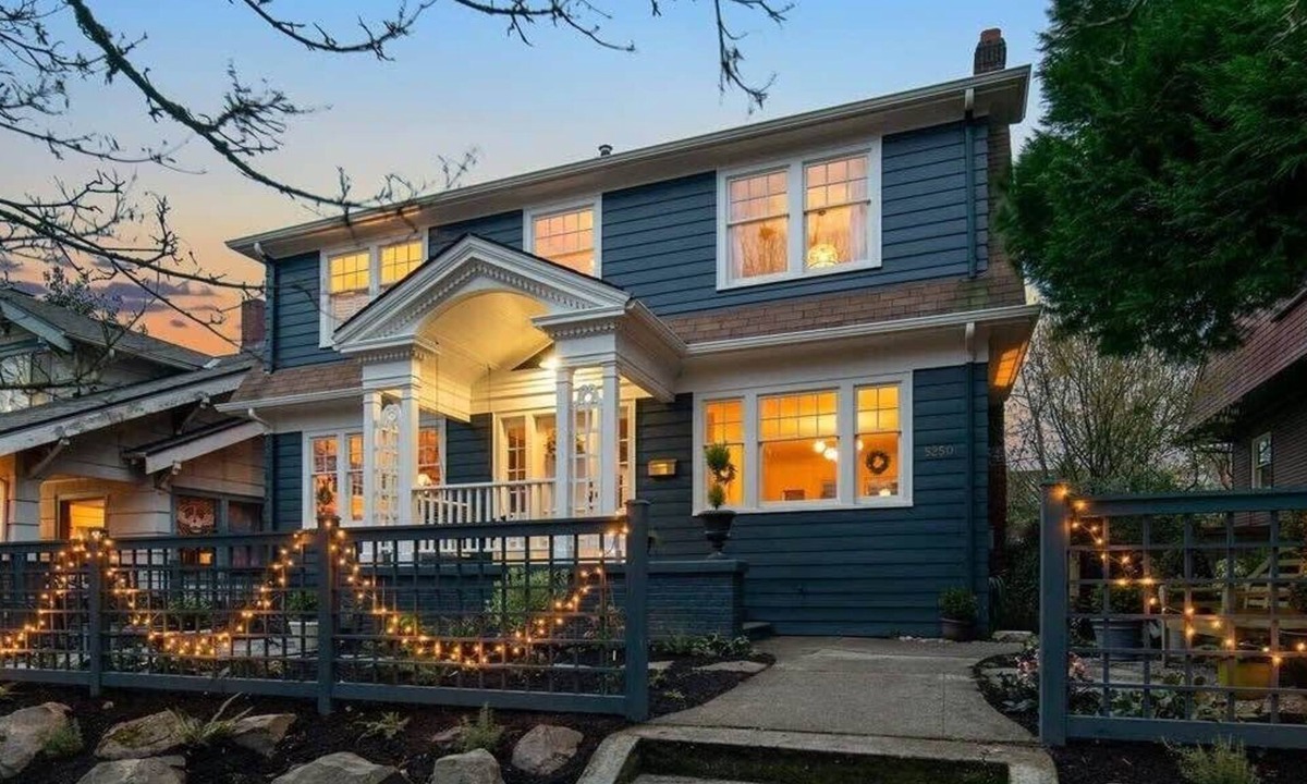 University District House | UW Charming Blue Home, WS 97, 4 AC, Children Hops