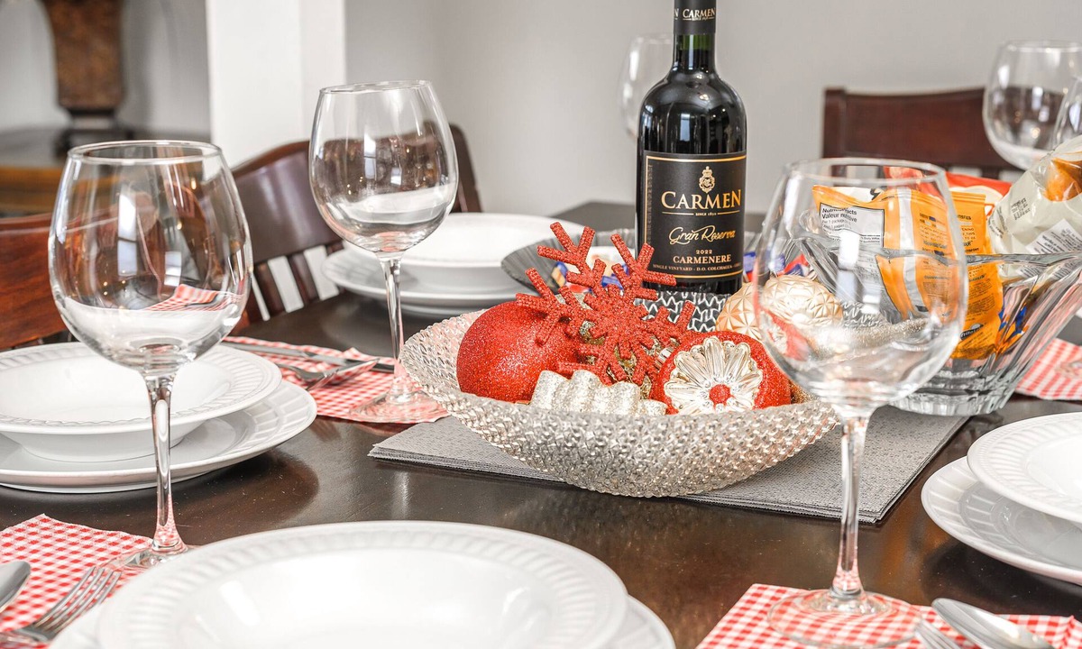 Kingsland House | V@Home Stylish 5BR/2BA Retreat, Central Location, Groups & Families