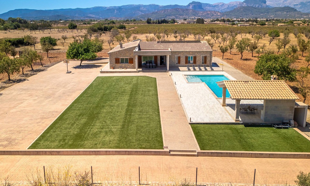 Binissalem Villa | V. Mireia 2002 by BeBreeze Mallorca