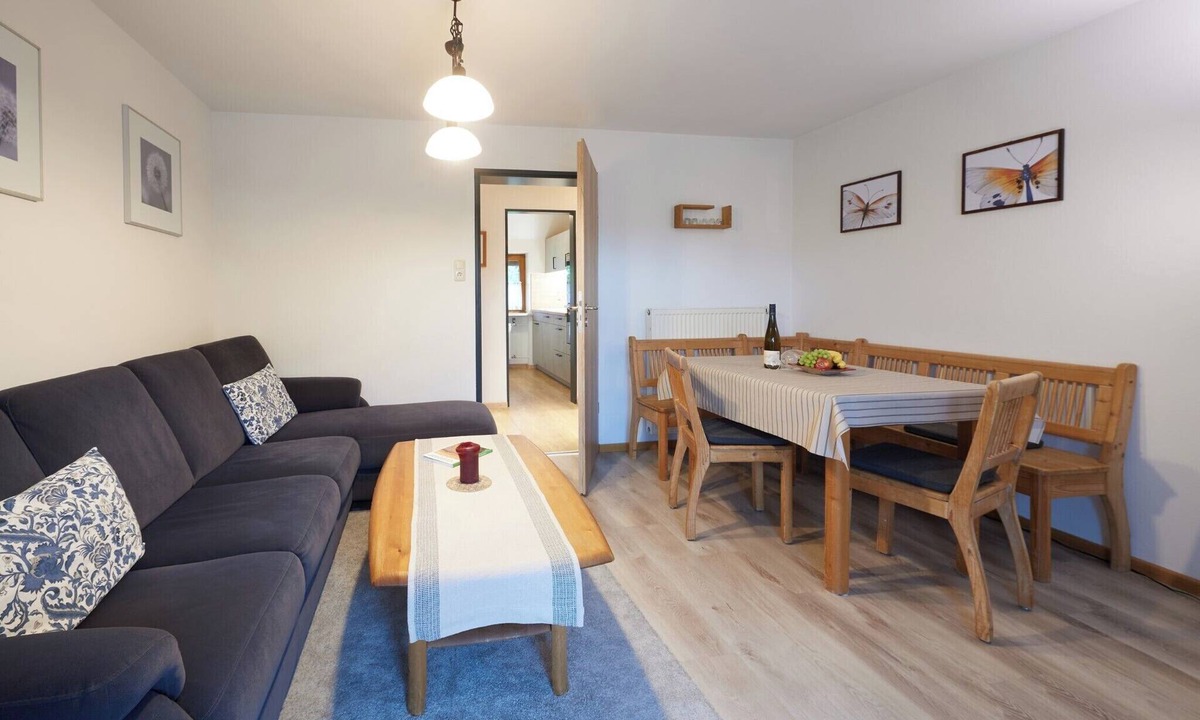 Gmain Apartment | Vacation apartment Anna in the vacation home Bayerisch Gmain, 60 sqm, 1 - 4 persons with 2 bedrooms and balcony