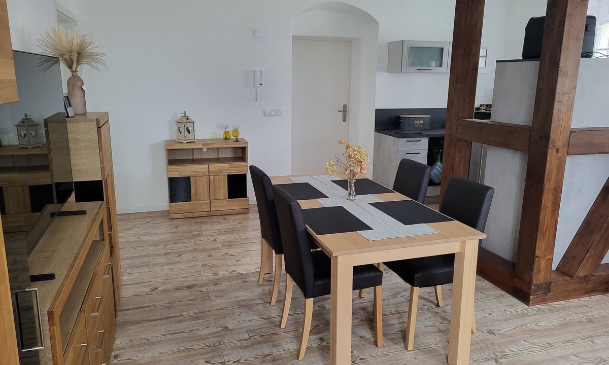 Bischofswerda Apartment | Vacation apartment in a renovated monument FeWo3 max. 5 persons